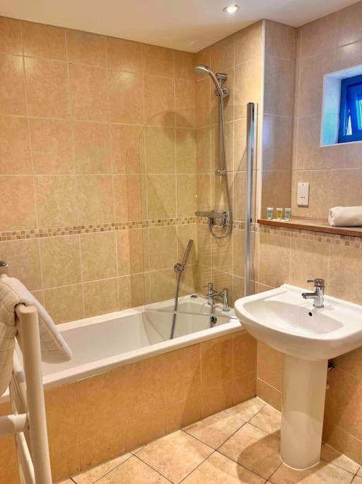 New Quay 2Bed With Pool & Sea View Apartment מראה חיצוני תמונה